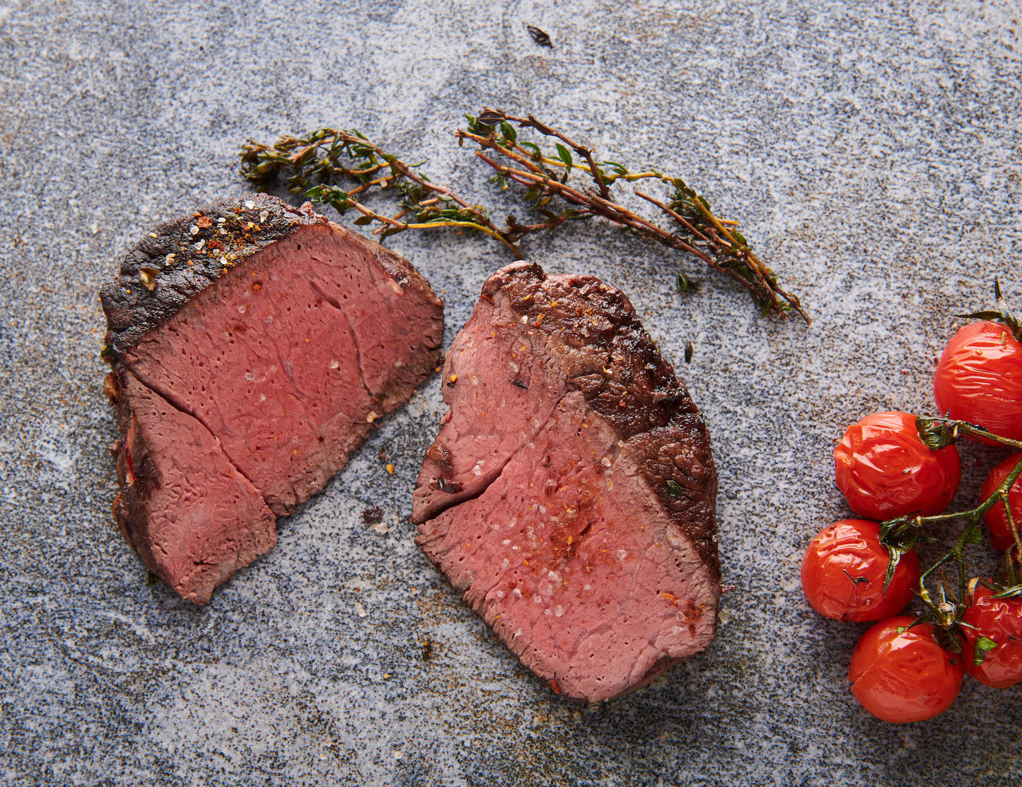 US Rinderfilet gebraten und aufgeschnitten mit rosa Kern