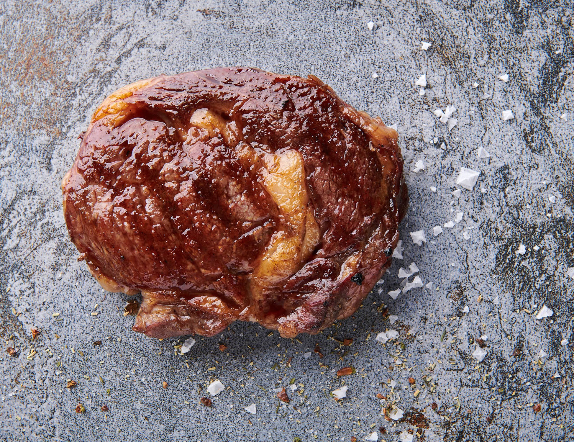 Australisches Entrecôte gebraten mit Kräuterbutter