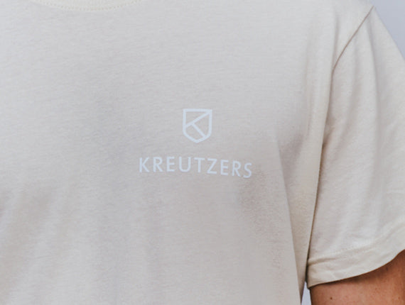Die Schmiede – Pánské tričko KREUTZERS Basic s kulatým výstřihem (písková barva)