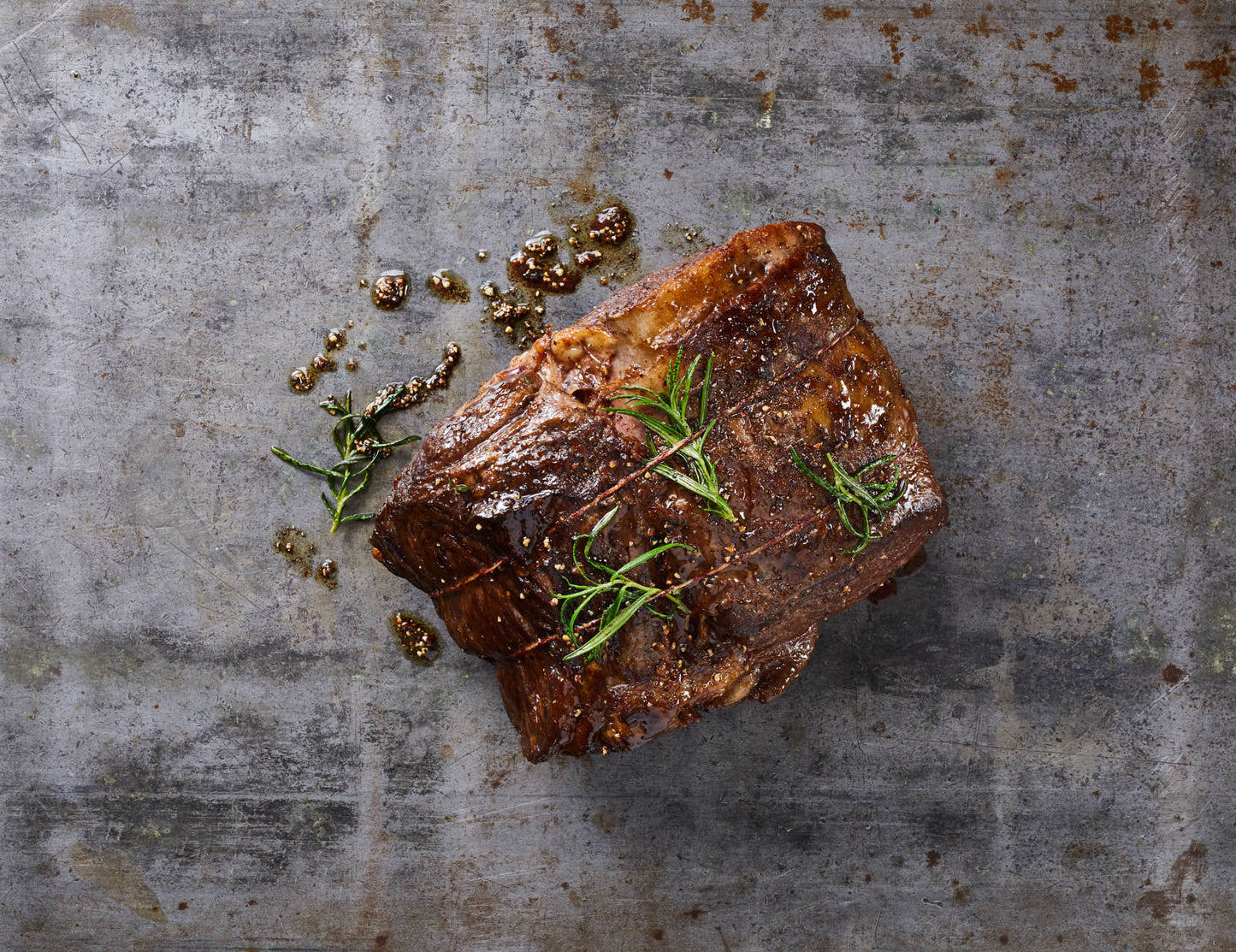 Simmentaler Entrecôte im Ganzen gebraten mit Rosmarin