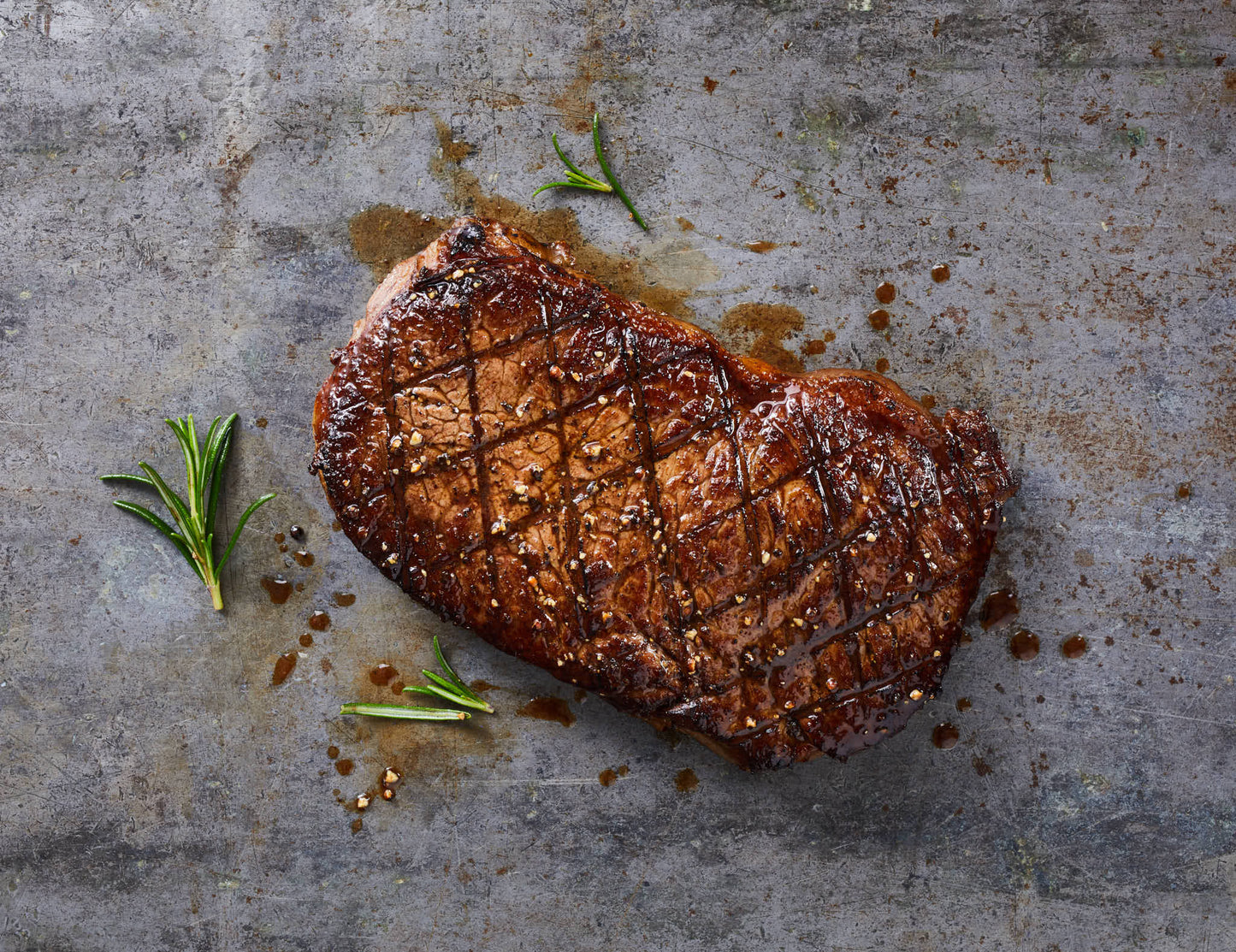 Simmentaler Roastbeef im Ganzen gebraten mit Kruste und Rosmarin
