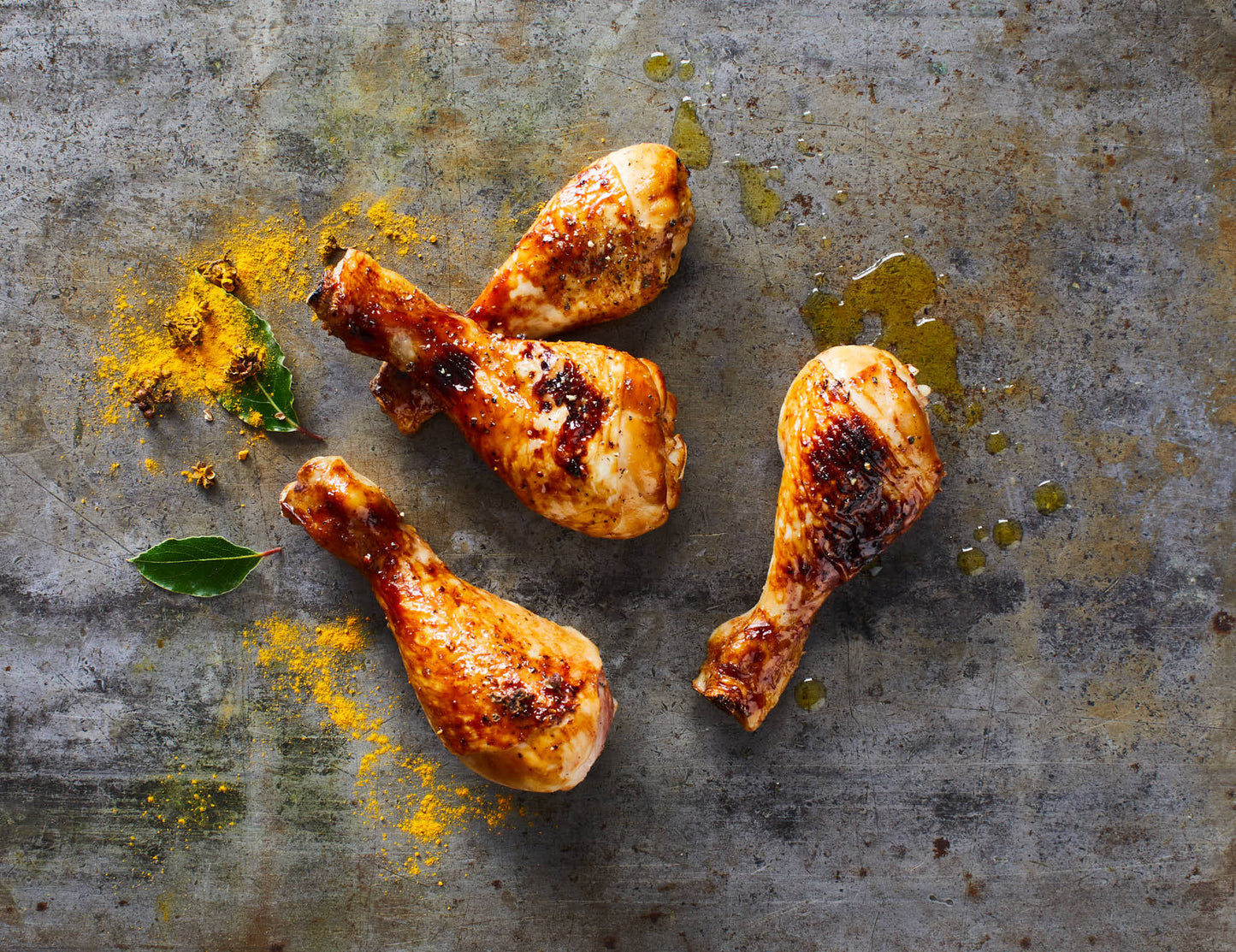 Chicken Drumsticks goldbraun gebraten mit Gewürzen