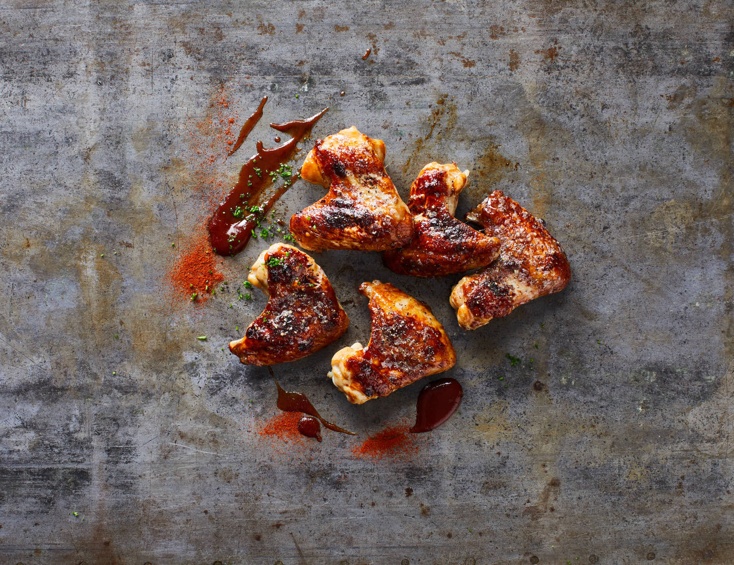 Chicken Wings gegrillt und glasiert mit Kräutern